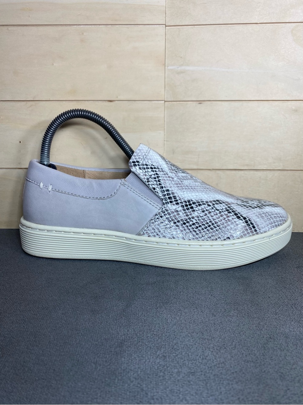 Sofft Khela Slip-Ons Grey Snakeskin Women's Size 7.5 Shoes M Leather